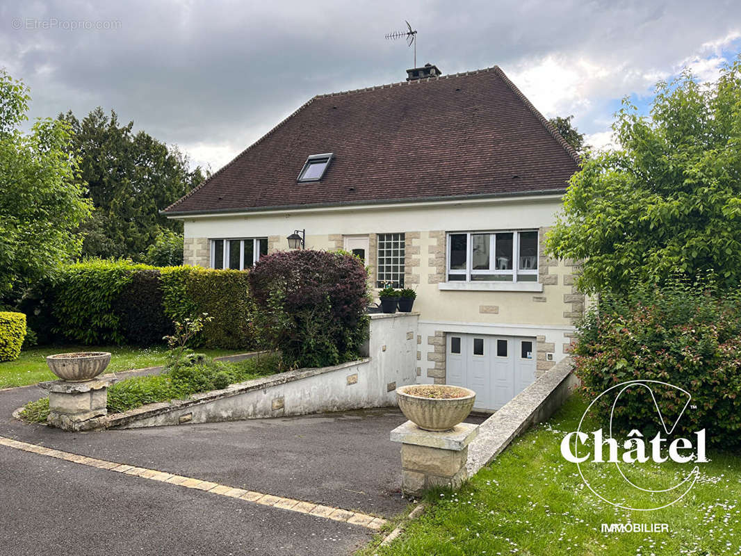 Maison à FLEURINES