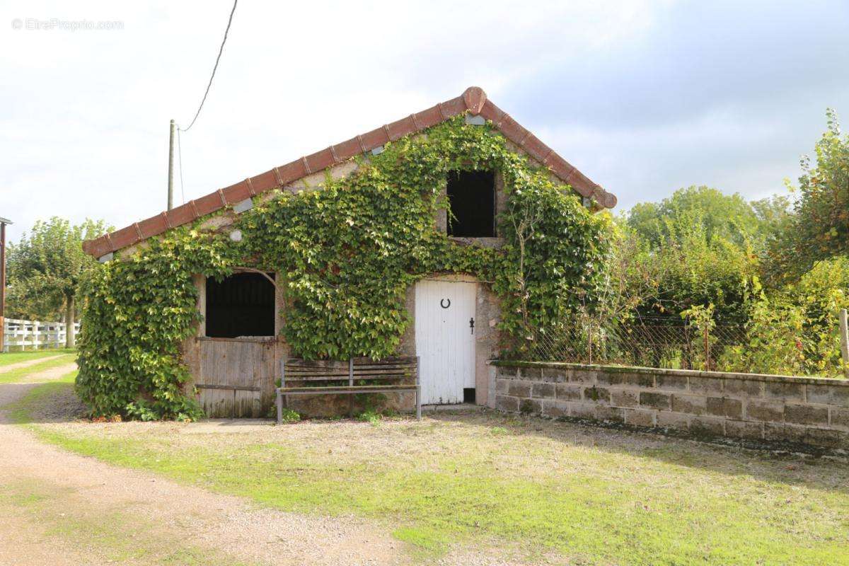 Maison à CHARBONNAT