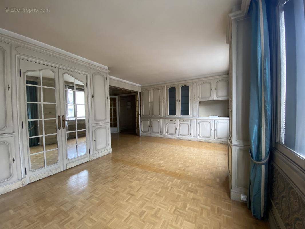 Appartement à PARIS-20E