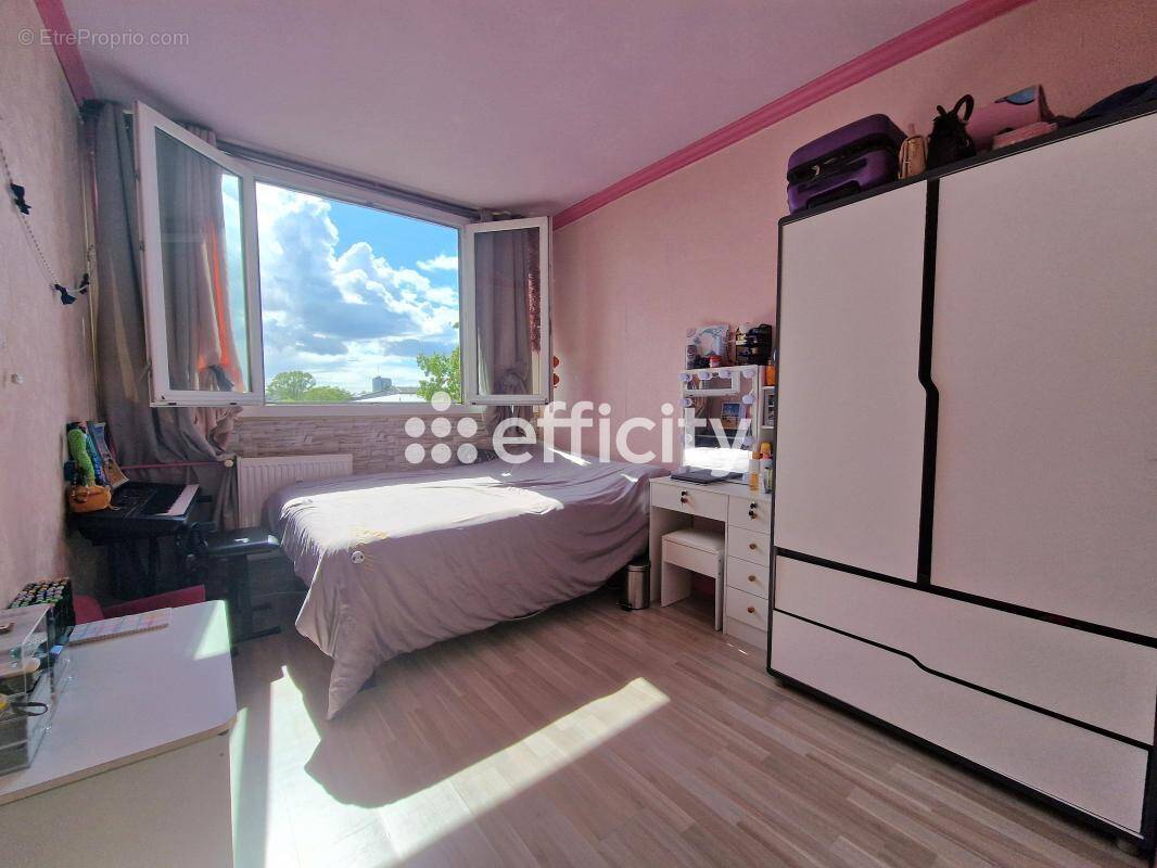 Appartement à LE PLESSIS-TREVISE