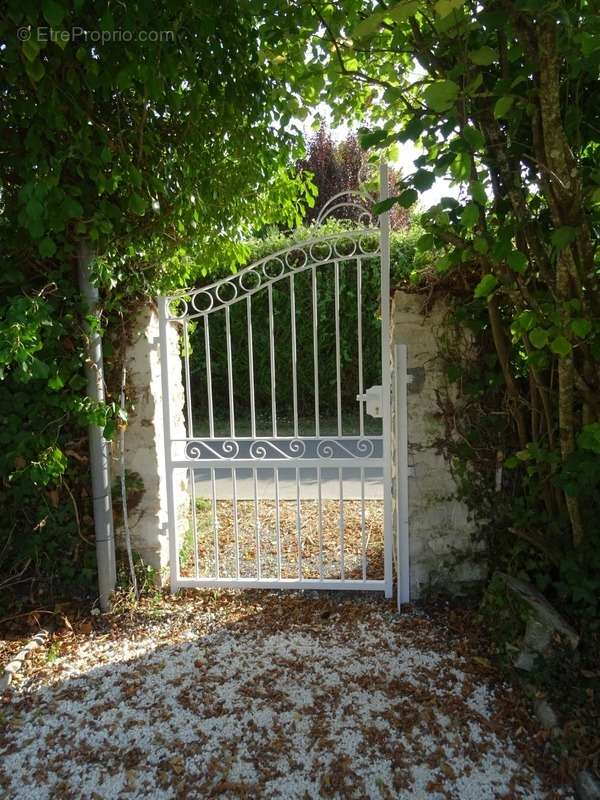 Maison à ROULLET-SAINT-ESTEPHE