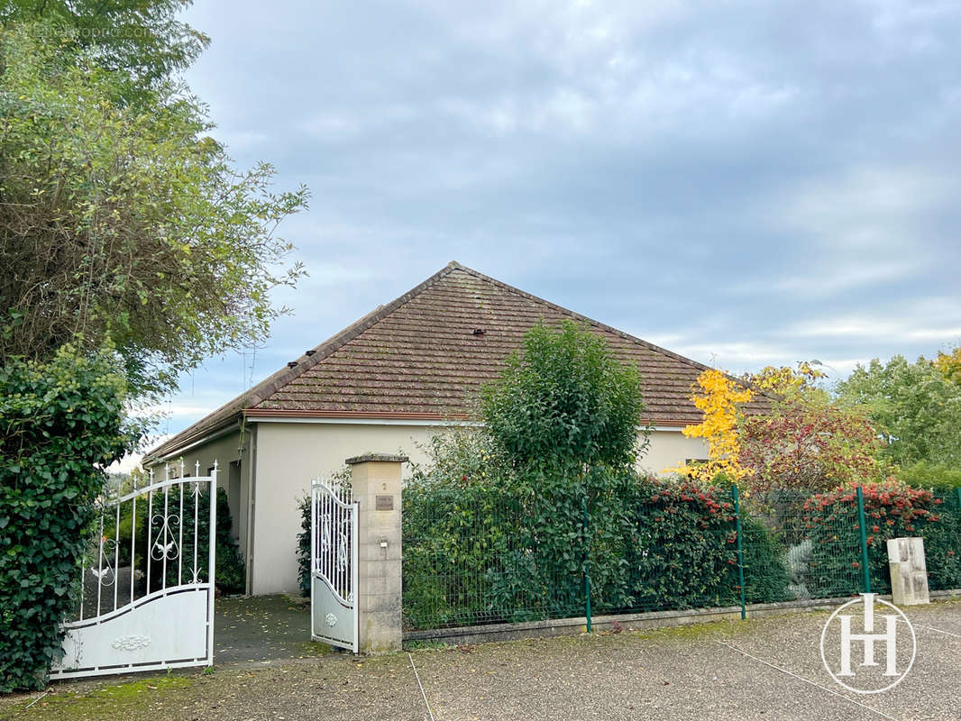 Maison à SAINT-AMAND-MONTROND