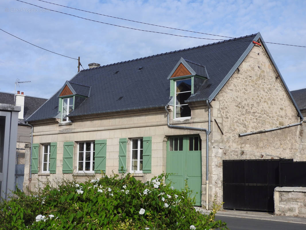 Maison à COURMELLES