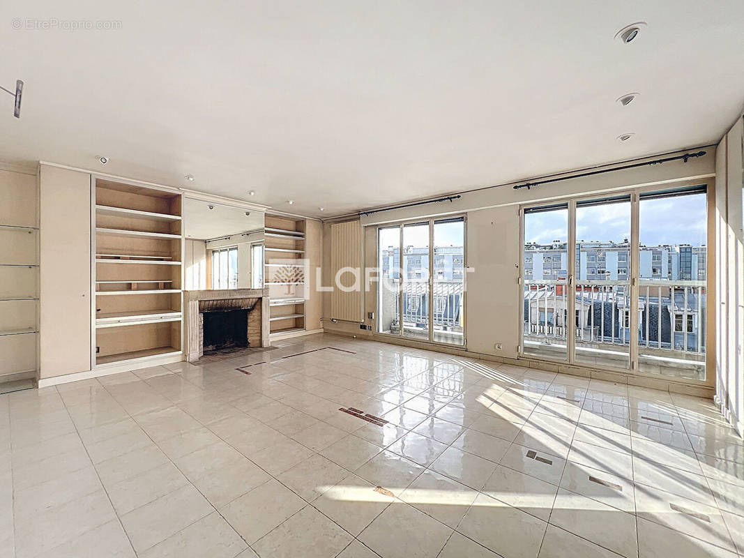 Appartement à PARIS-15E