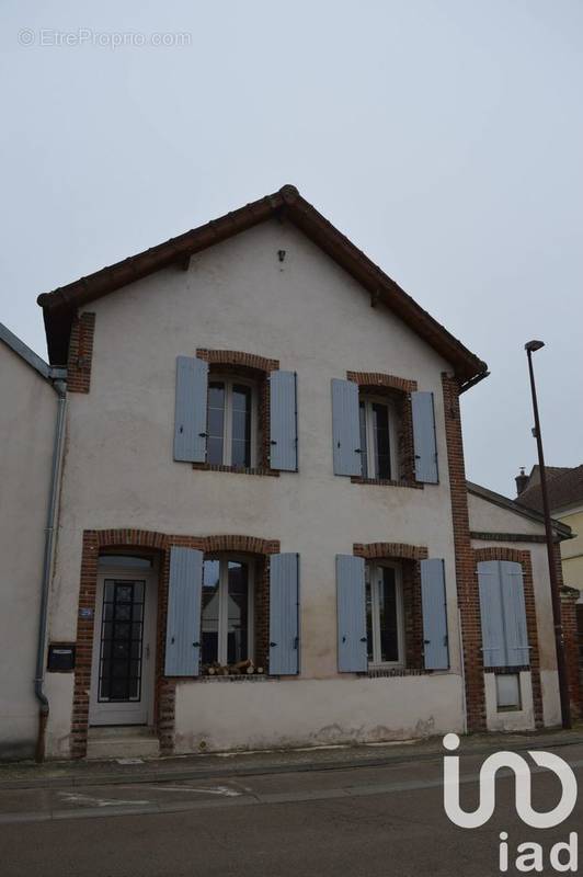 Photo 1 - Maison à CHARBUY