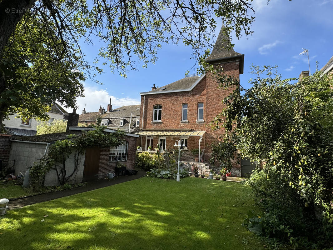 Maison à AVESNES-SUR-HELPE