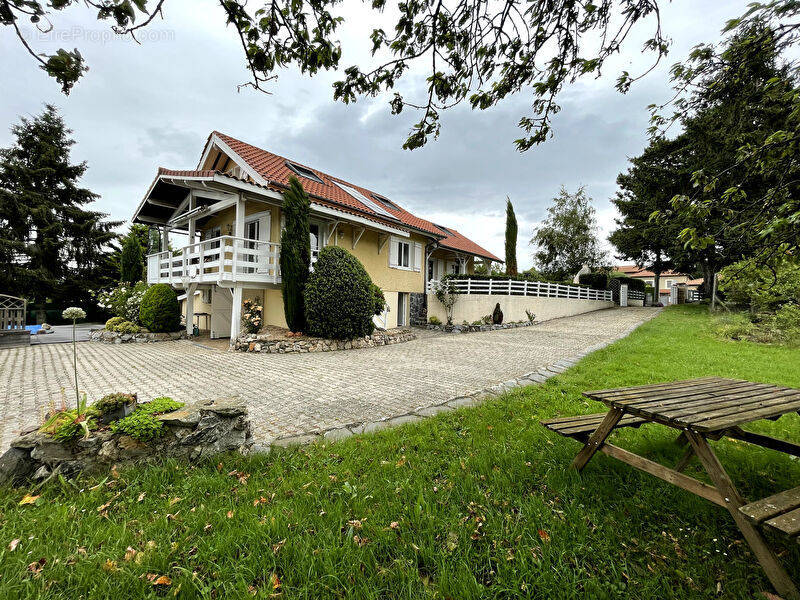 Maison à SAINT-MEDARD-EN-FOREZ