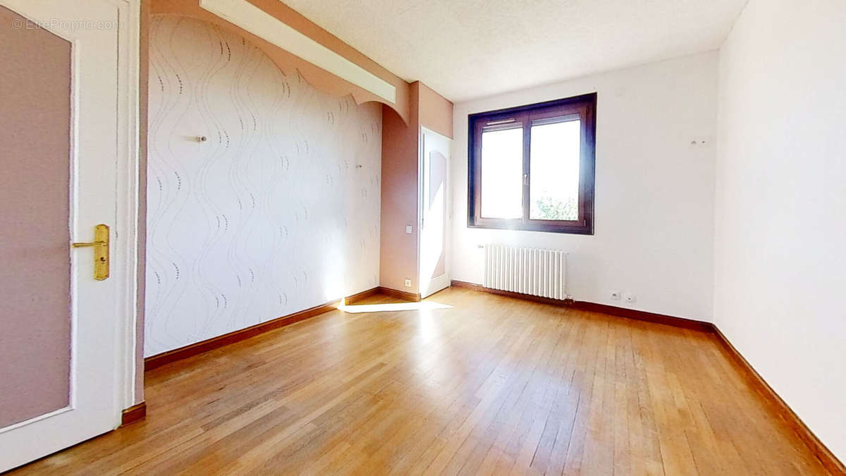 Appartement à VEAUCHE