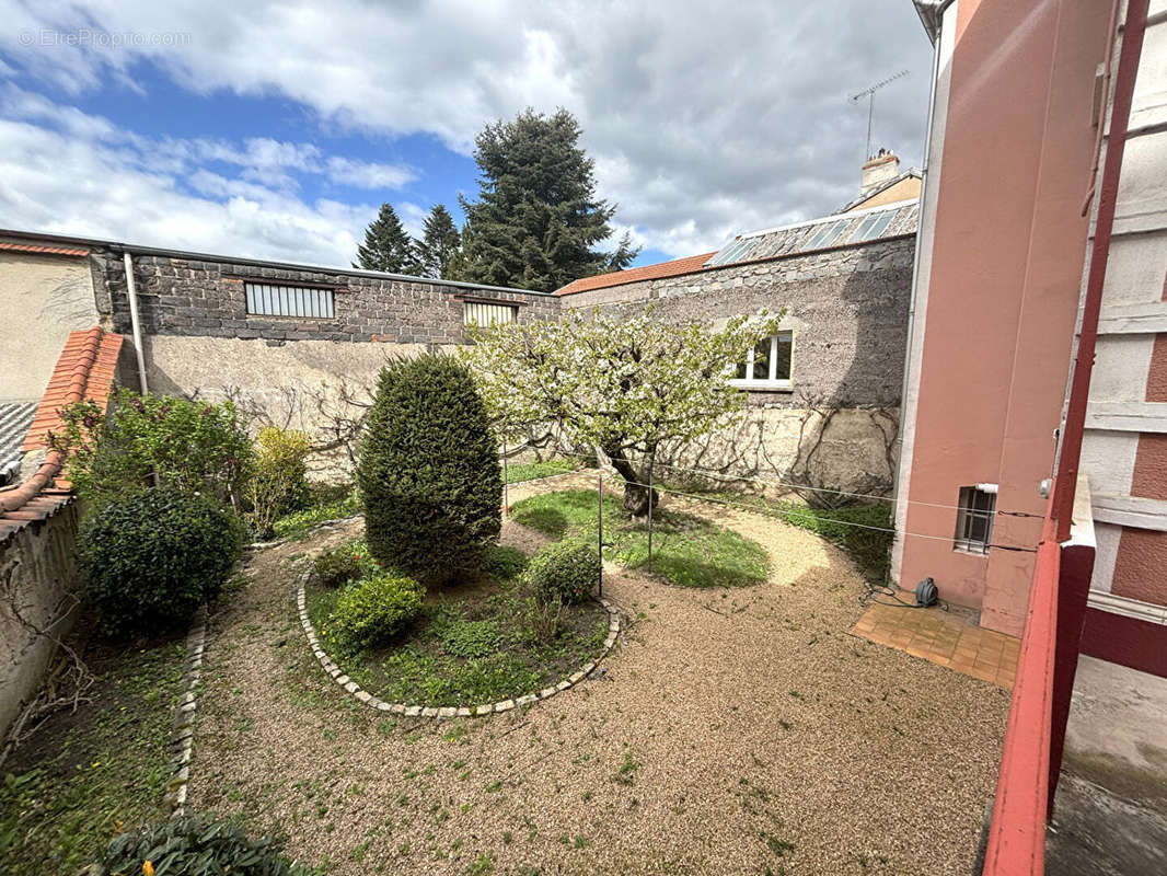 Maison à CHAZELLES-SUR-LYON