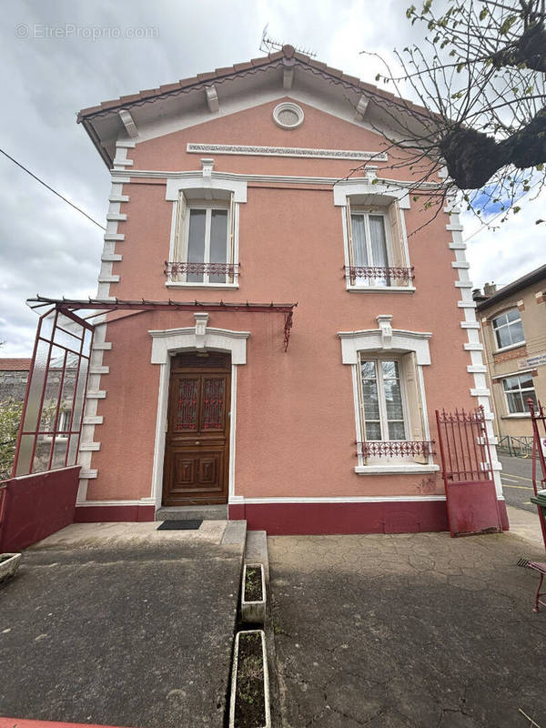 Maison à CHAZELLES-SUR-LYON