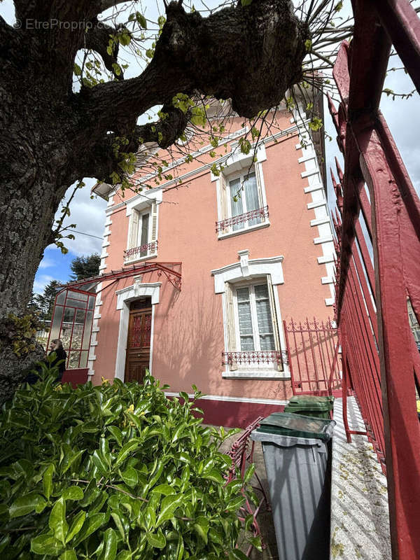 Maison à CHAZELLES-SUR-LYON