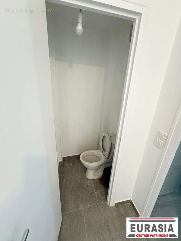 wc - Appartement à AUBERVILLIERS