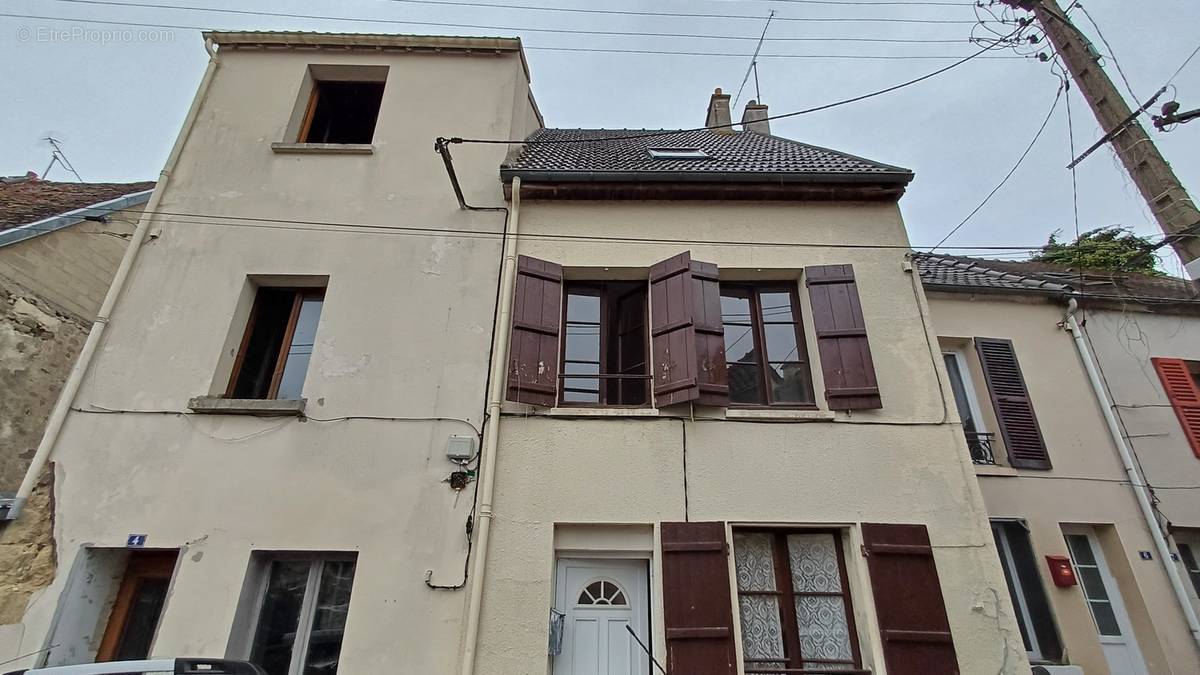 Maison à NEUILLY-SAINT-FRONT