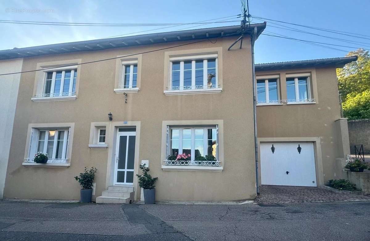 Maison à JUSSY