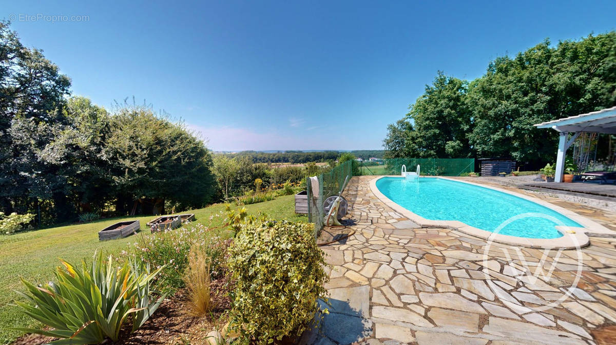 Maison à POUILLEY-LES-VIGNES