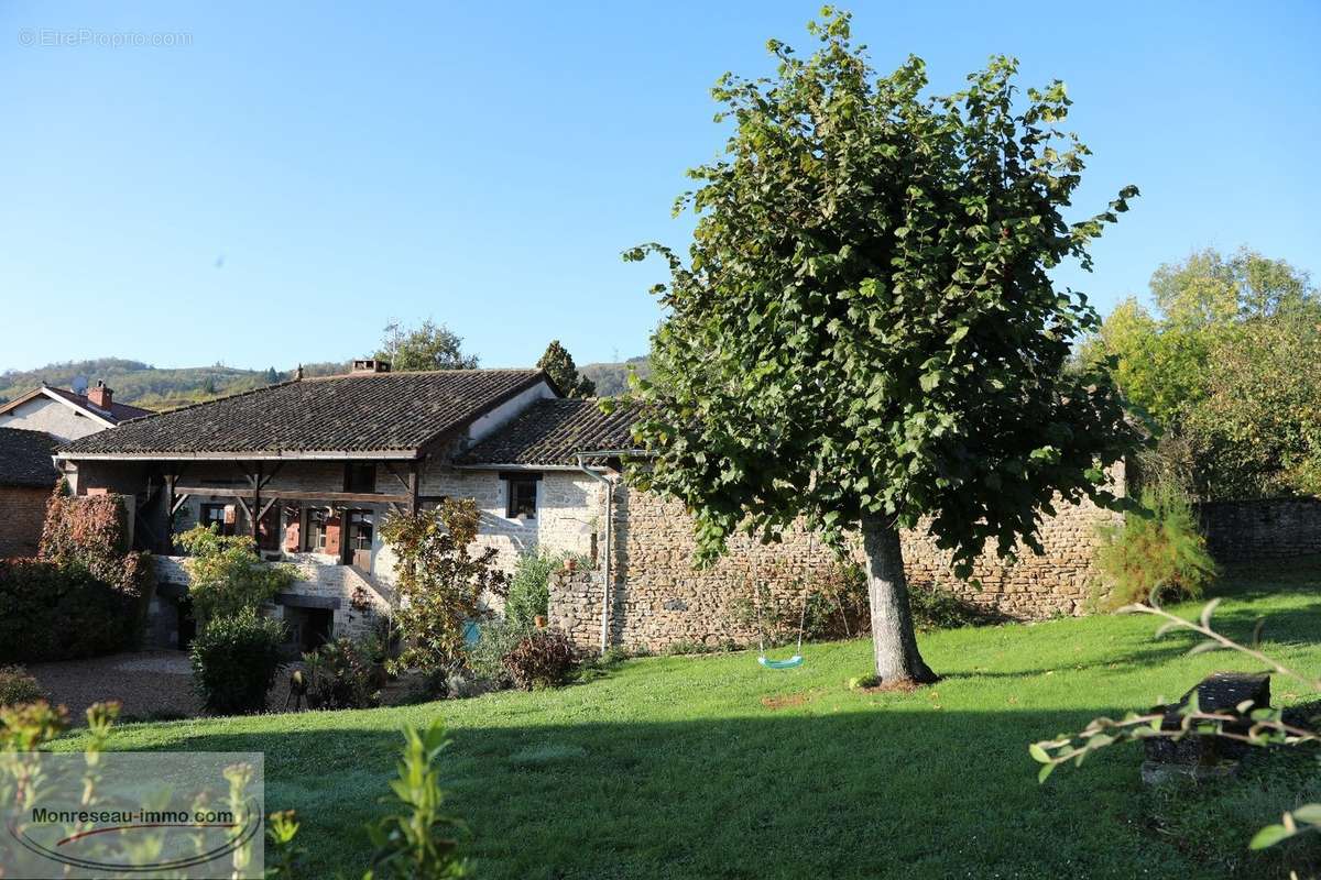 Maison à LA ROCHE-VINEUSE