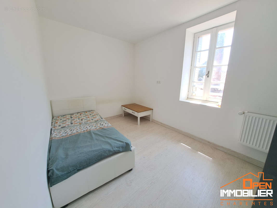 Appartement à BARBEZIEUX-SAINT-HILAIRE