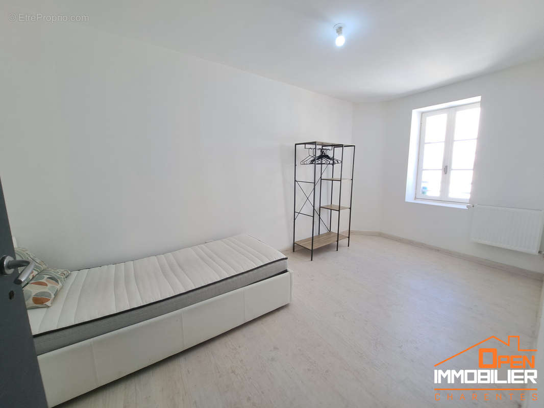 Appartement à BARBEZIEUX-SAINT-HILAIRE