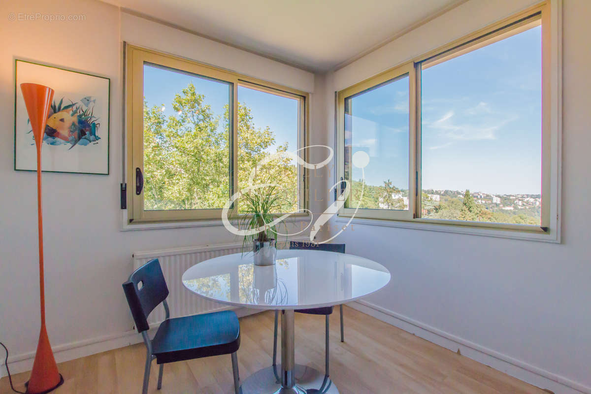 Appartement à SAINTE-FOY-LES-LYON