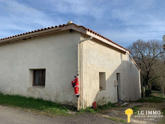 Maison à SAINT-SORLIN-DE-CONAC