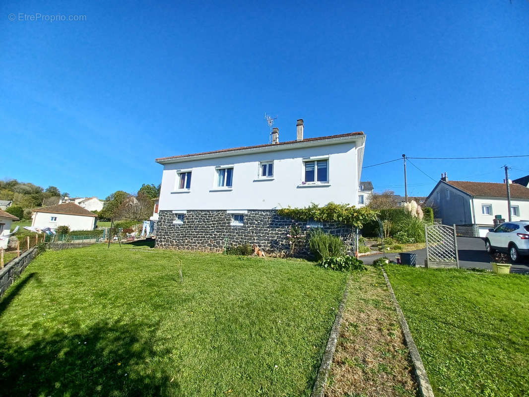 Maison à MAURIAC