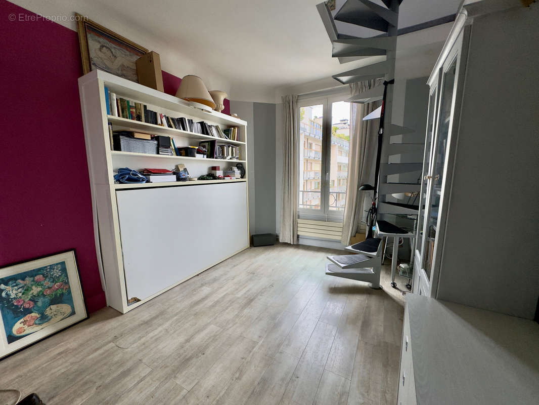 Appartement à PARIS-16E