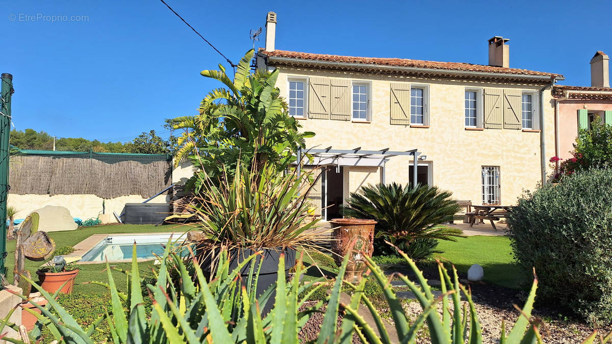 Maison à SAINT-CYR-SUR-MER