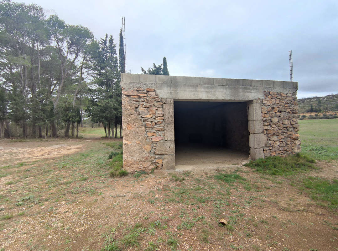 Terrain à FABREZAN