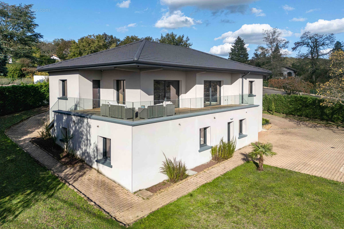 Maison à REYRIEUX