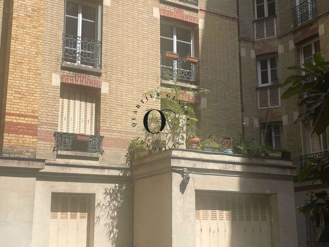 Appartement à PARIS-14E