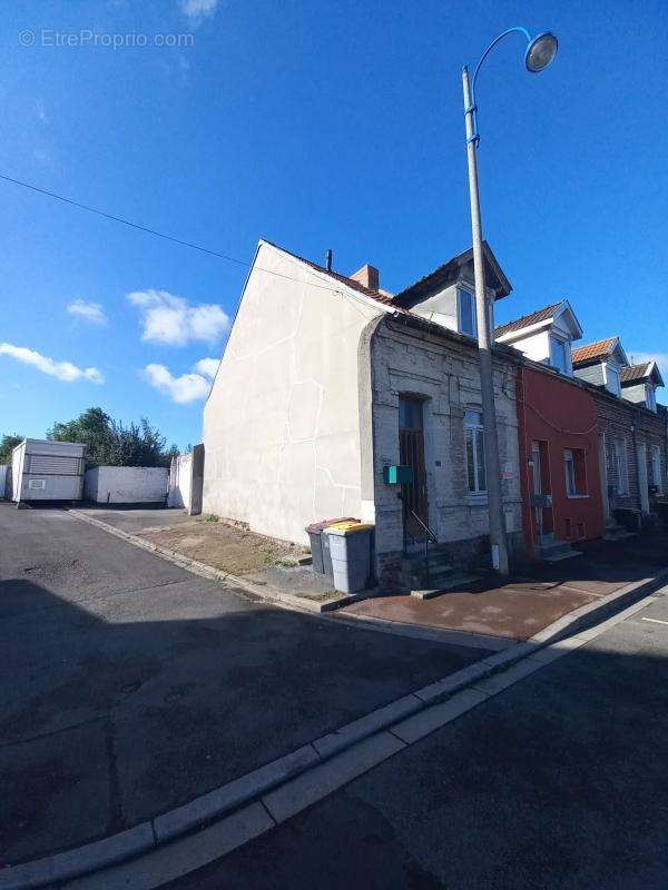 Maison à MONTIGNY-EN-GOHELLE