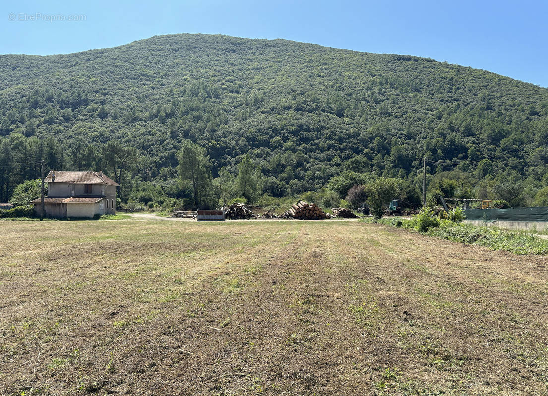 Terrain à SAINT-FLORENT-SUR-AUZONNET