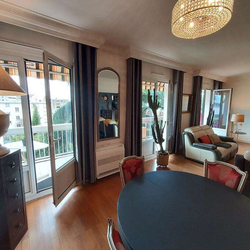 Appartement à LYON-8E