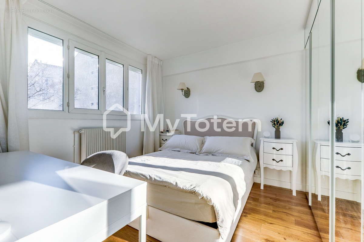 Appartement à COURBEVOIE