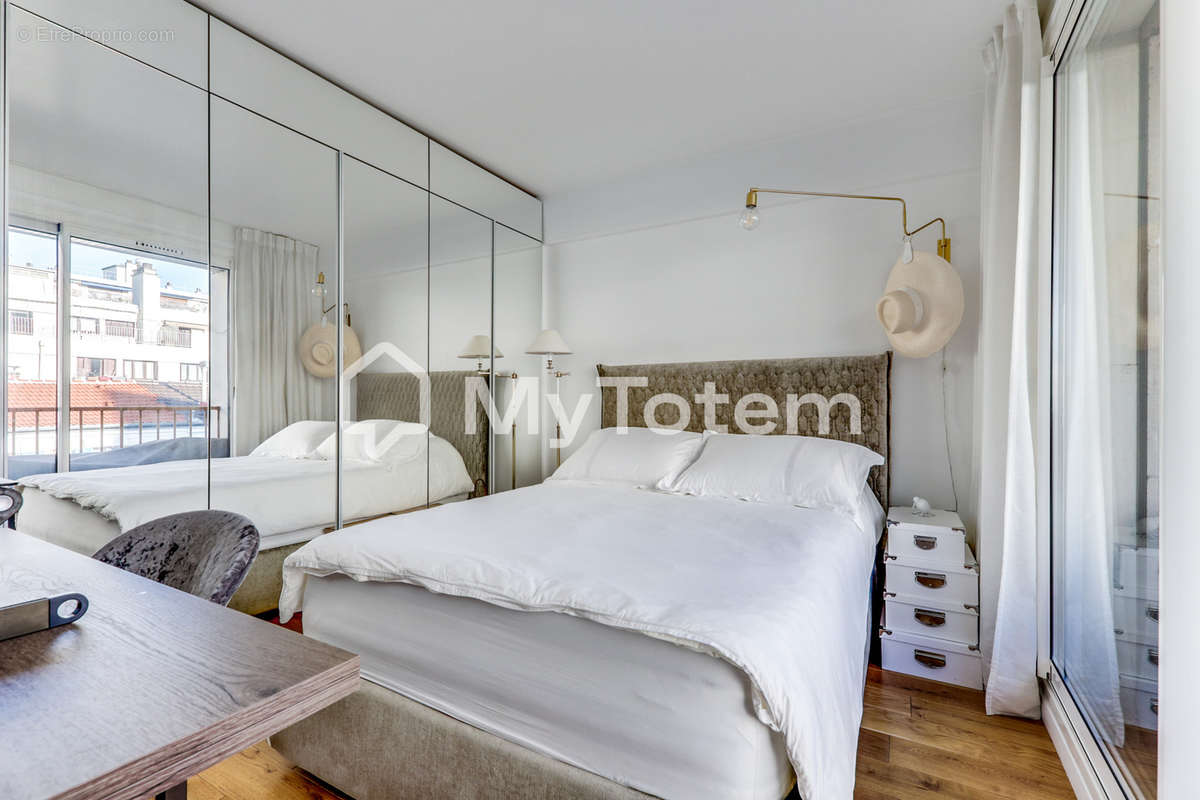 Appartement à COURBEVOIE