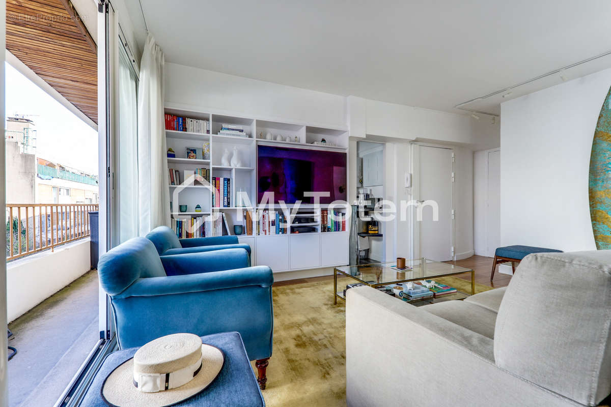 Appartement à COURBEVOIE