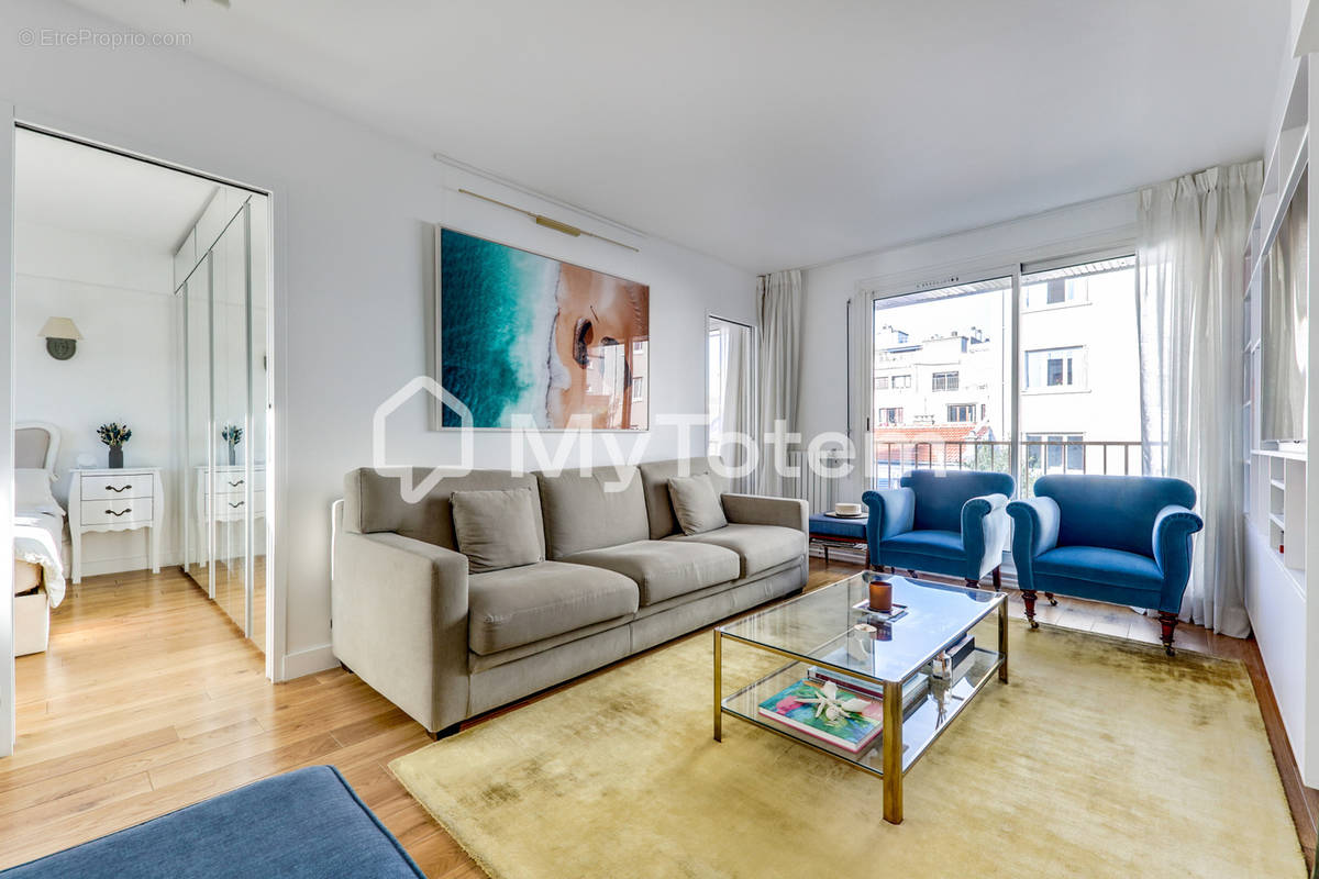 Appartement à COURBEVOIE