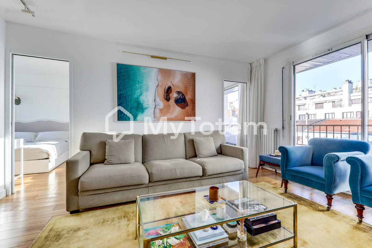 Appartement à COURBEVOIE