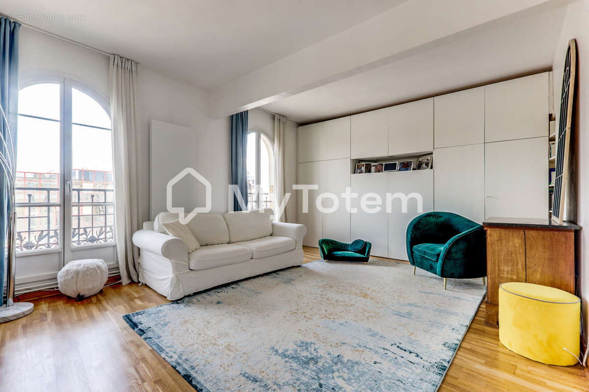 Appartement à COURBEVOIE