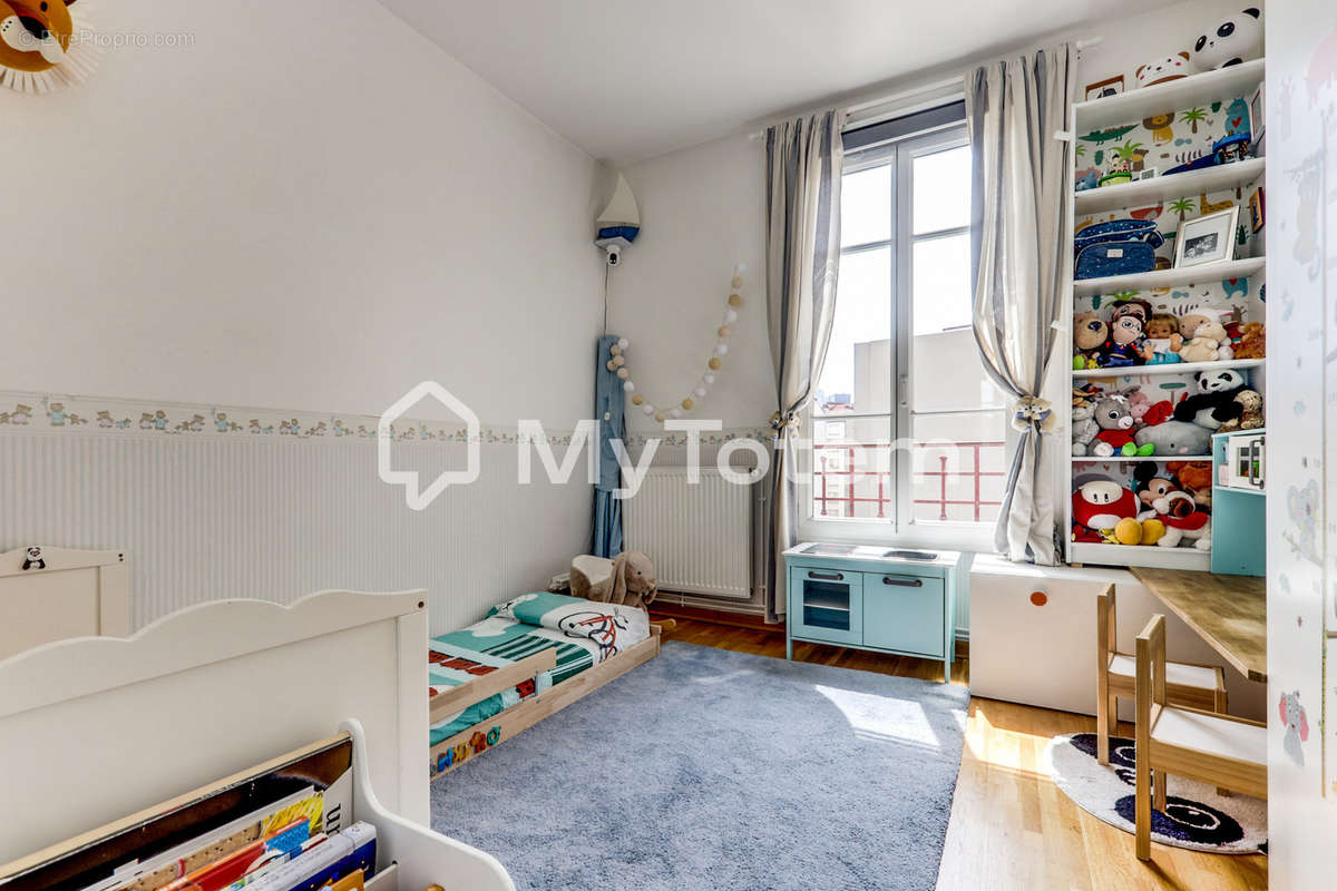 Appartement à COURBEVOIE