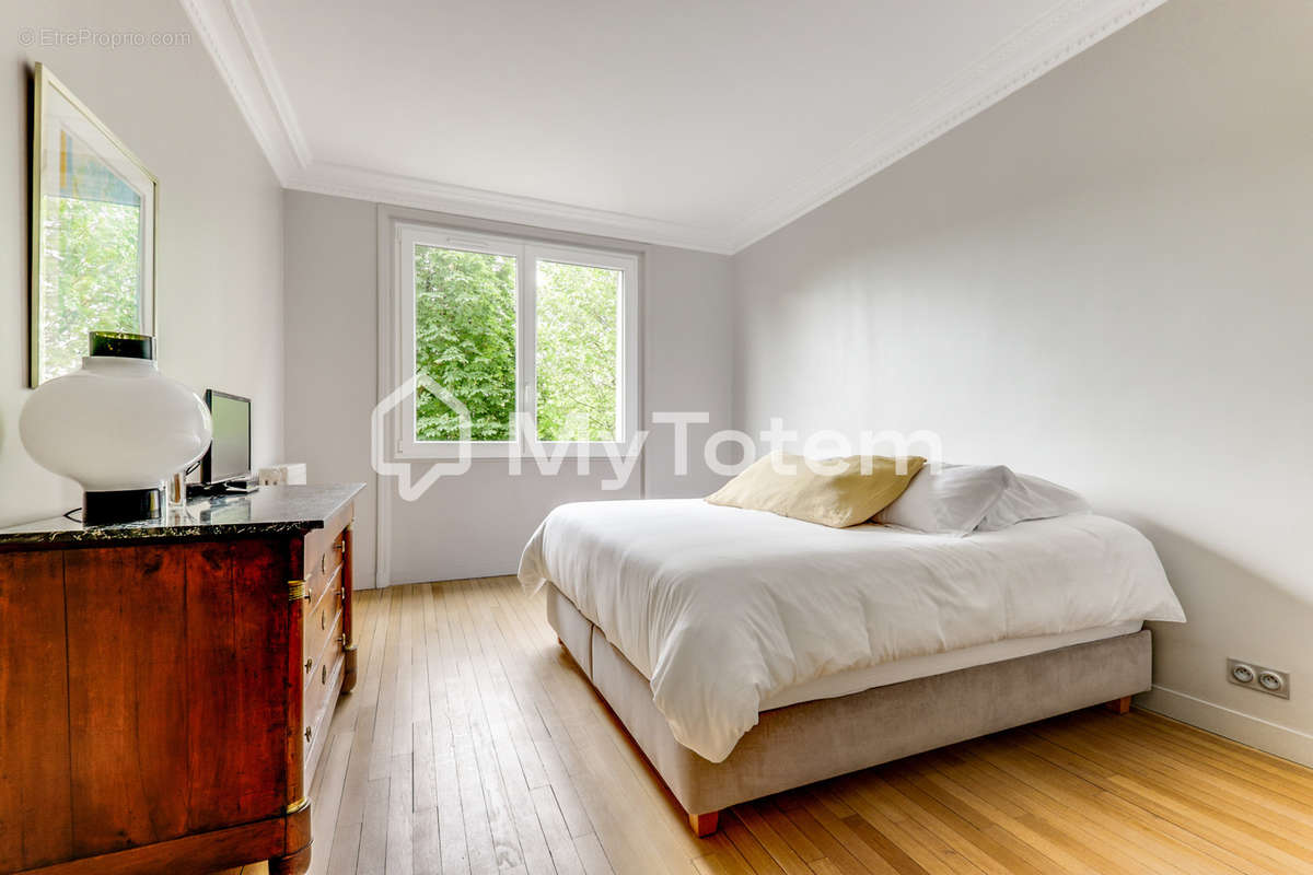 Appartement à NEUILLY-SUR-SEINE