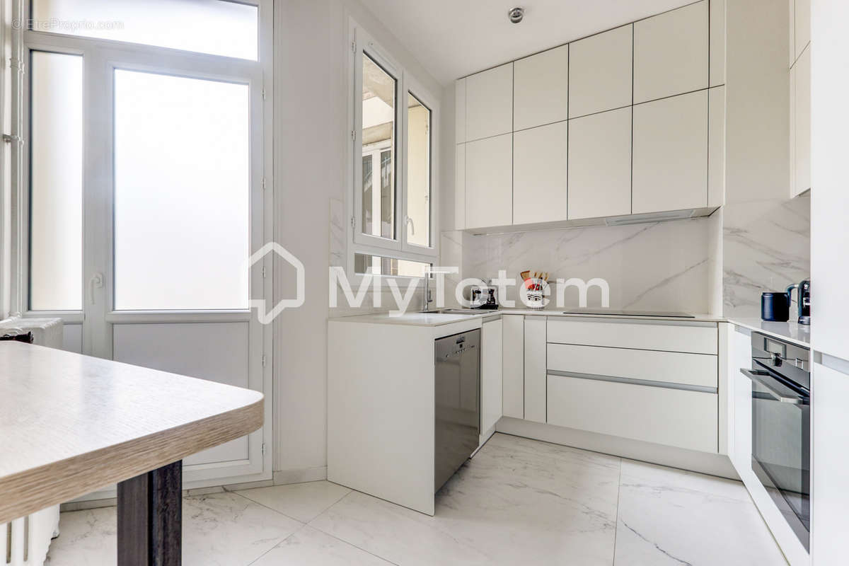 Appartement à NEUILLY-SUR-SEINE