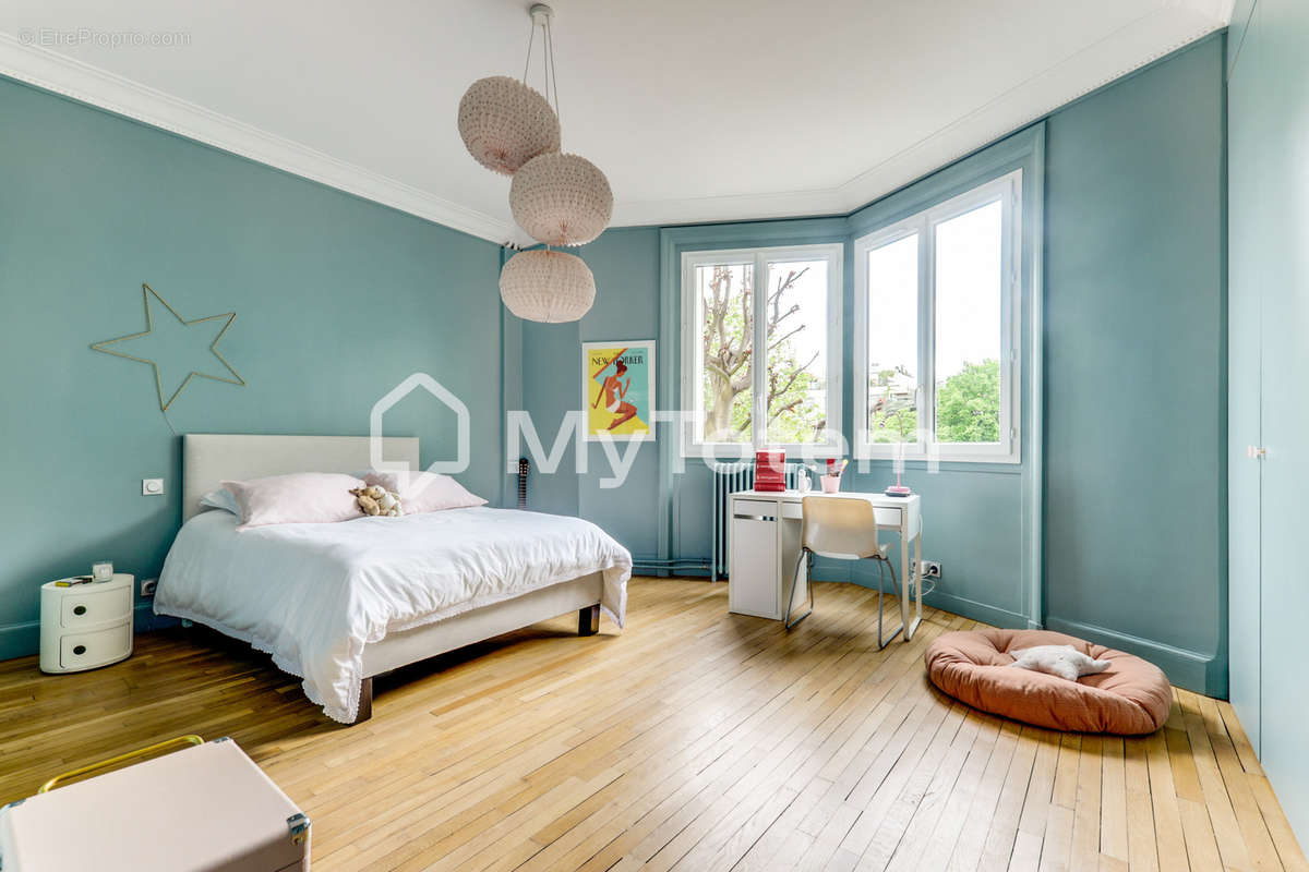 Appartement à NEUILLY-SUR-SEINE