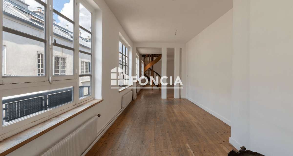 Appartement à PARIS-11E