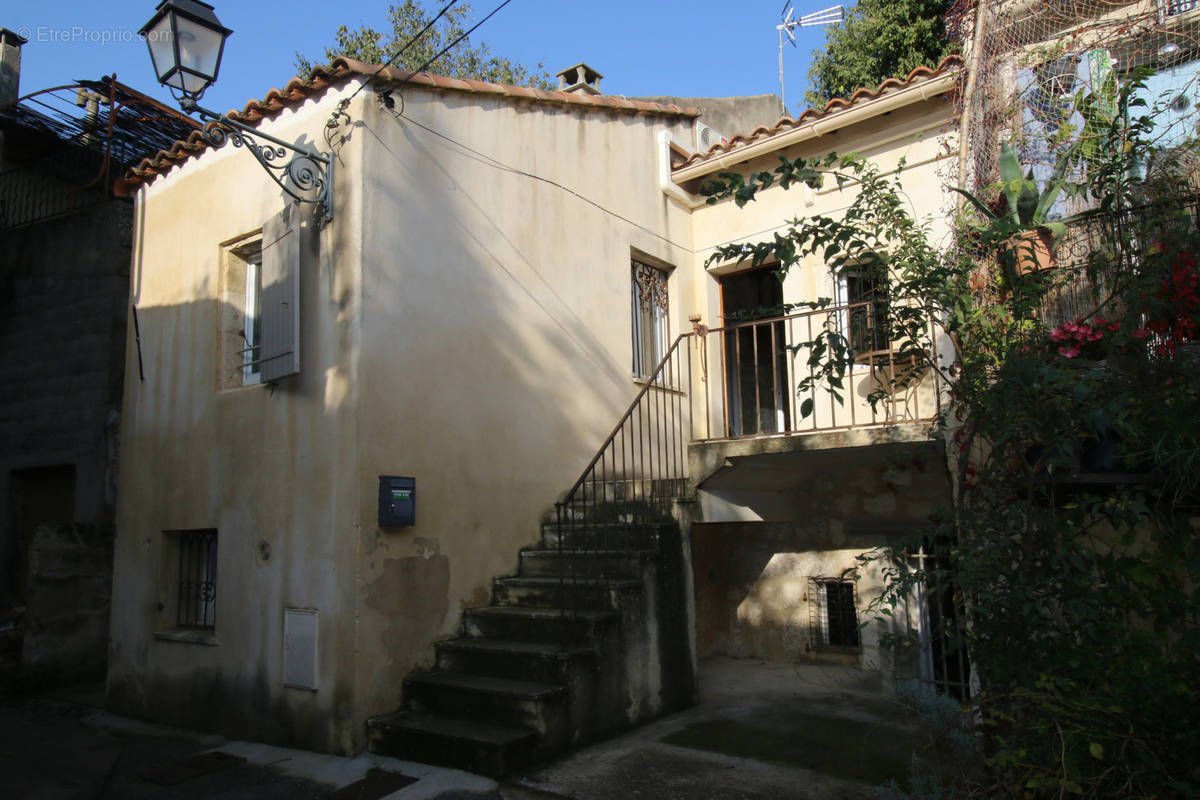 Maison à FONTVIEILLE