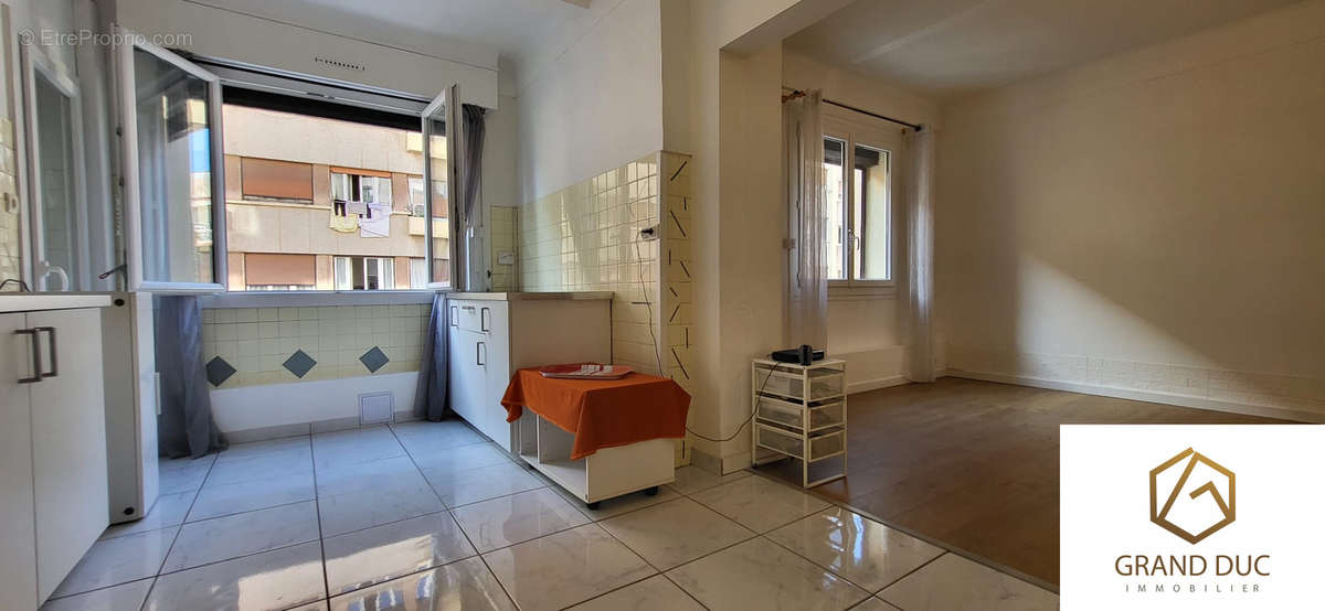 Appartement à MARSEILLE-2E