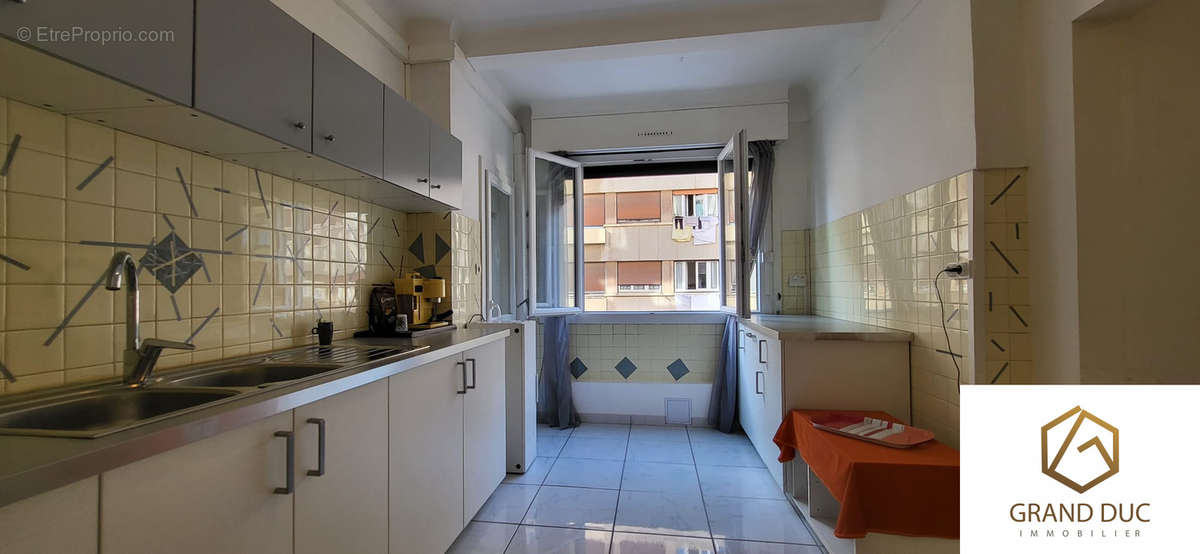 Appartement à MARSEILLE-2E