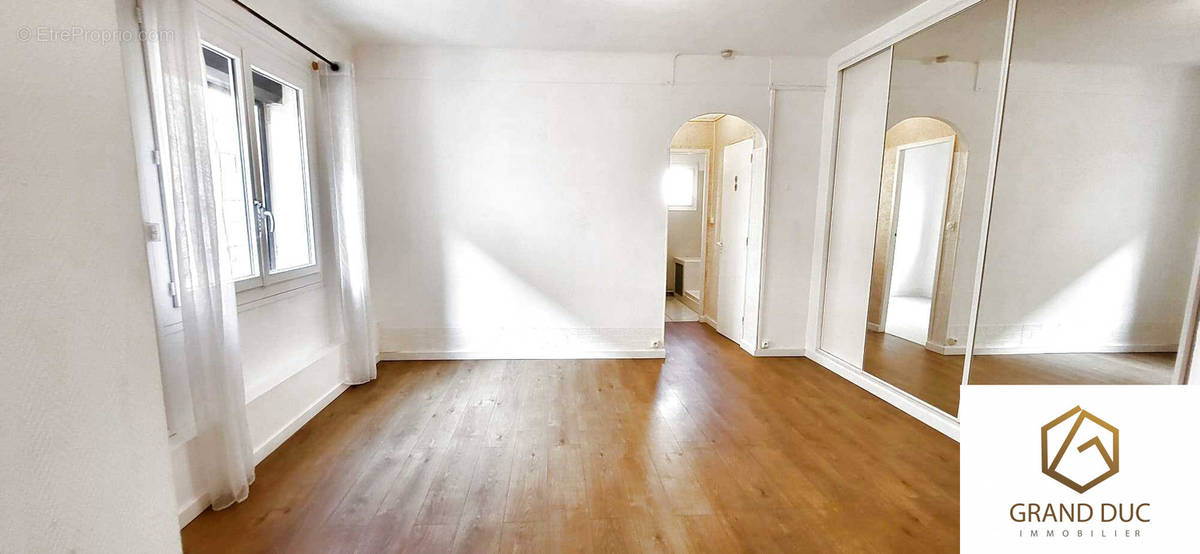 Appartement à MARSEILLE-2E