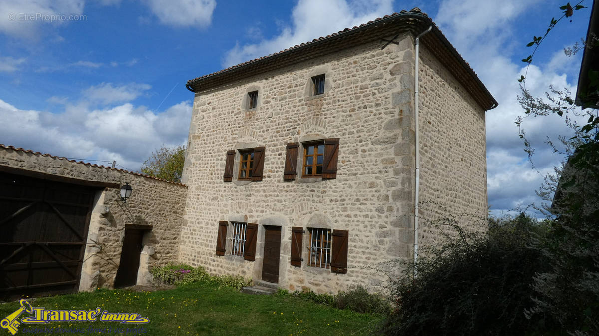 Maison à SAINT-GERVAIS-SOUS-MEYMONT