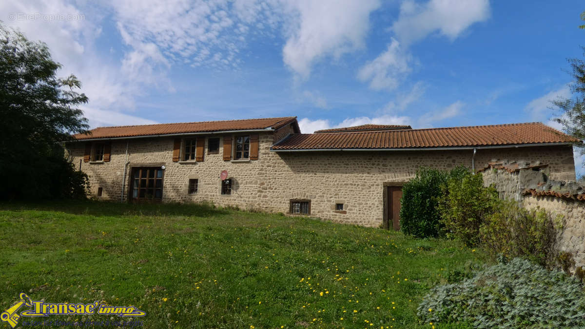 Maison à SAINT-GERVAIS-SOUS-MEYMONT